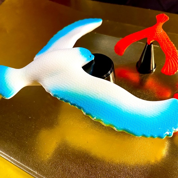 RETRO MAGIC BALANCING  BIRDS (4) FUN TOYS THEY BALANCE OF ALMOST AN… - Picture 5 of 11